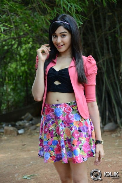 Adah-Sharma-at-Garam-Movie-Opening